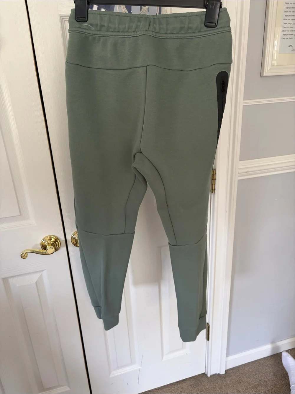 Nike Kids Green Tech Fleece Pants